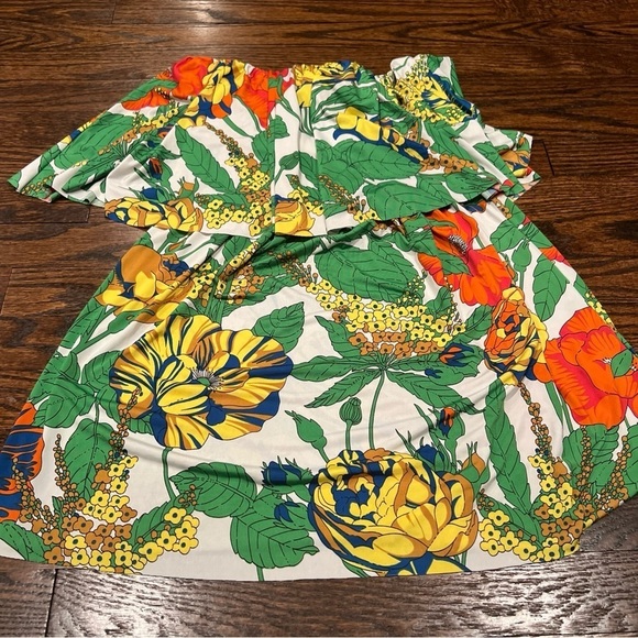 T-Bags Tops - T BAGS: LOS ANGELES GREEN TOP W/ MULTICOLOR  FLORAL - SIZE M